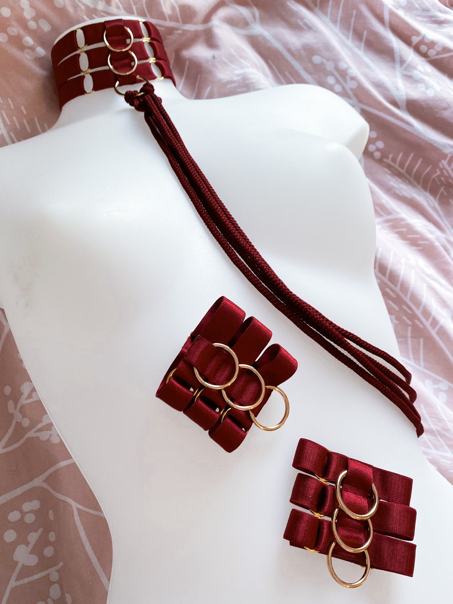 Choker & Cuffs Dahlia - BURGUNDY
