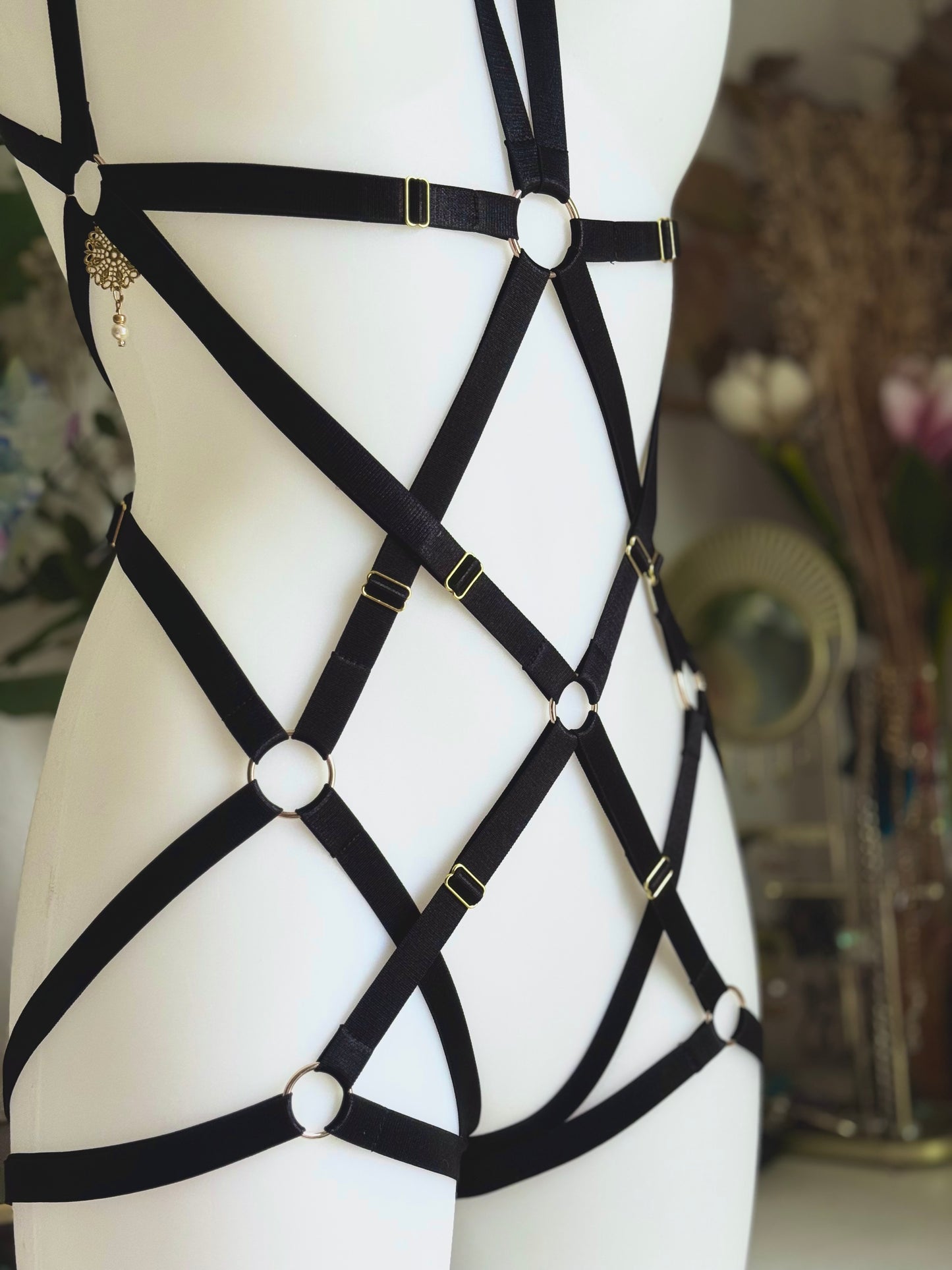 (UNIQUE) Cheryl Harness - BLACK